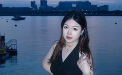 美女脱内衣露出了奶头福利图片